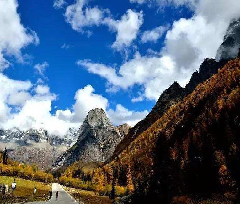 Trekking tour in Four Girls Mountain(not available before July)